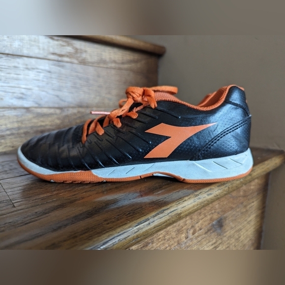 Diadora Shoes Youth indoor soccer turf sneakers - Size 4 - Picture 6 of 11